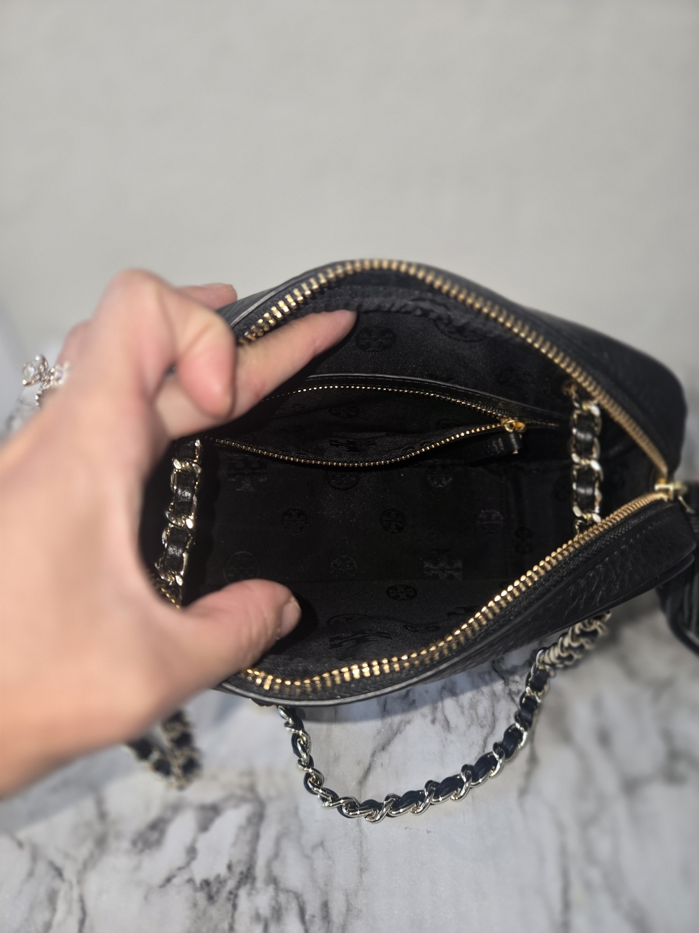 Tory Burch Black Pebbled Leather Chain Strap Crossbody - Picture 4 of 8